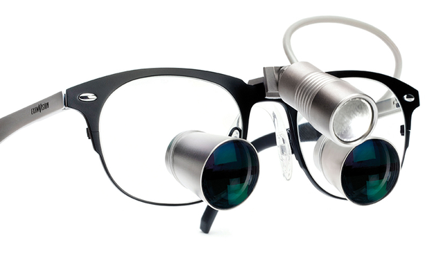 ExamVision Galilei med lupebrille med Icon ramme og Focus lys. Foto.